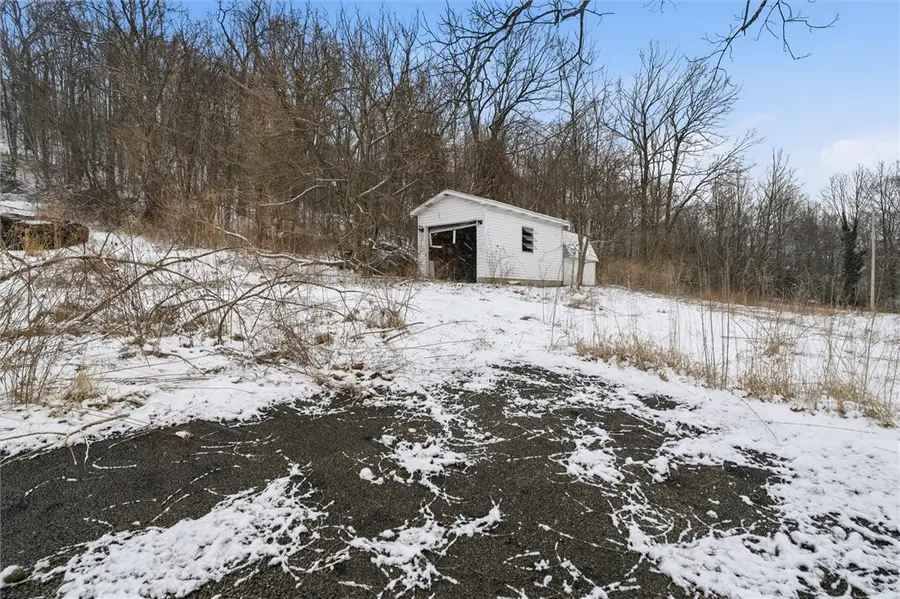 211 Garden Ln, Mount Pleasant, PA 15666 - #2