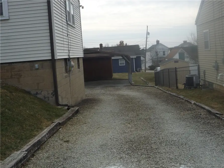 638 Lynn St, Hempfield, PA 15601 - #2