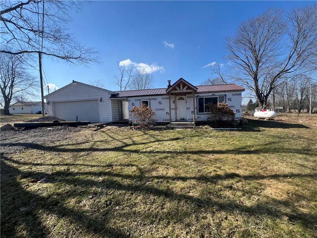 787 Greenfield Rd, Lackawannock, PA 16137 - #1