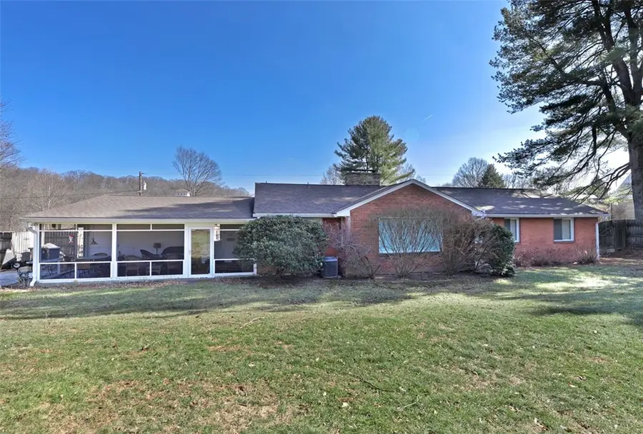 3286 Cardinal Ct, Murrysville, PA 15668 - #3