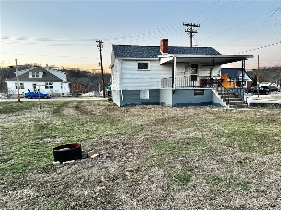 942 Brown St, Belle Vernon, PA 15012 - #2