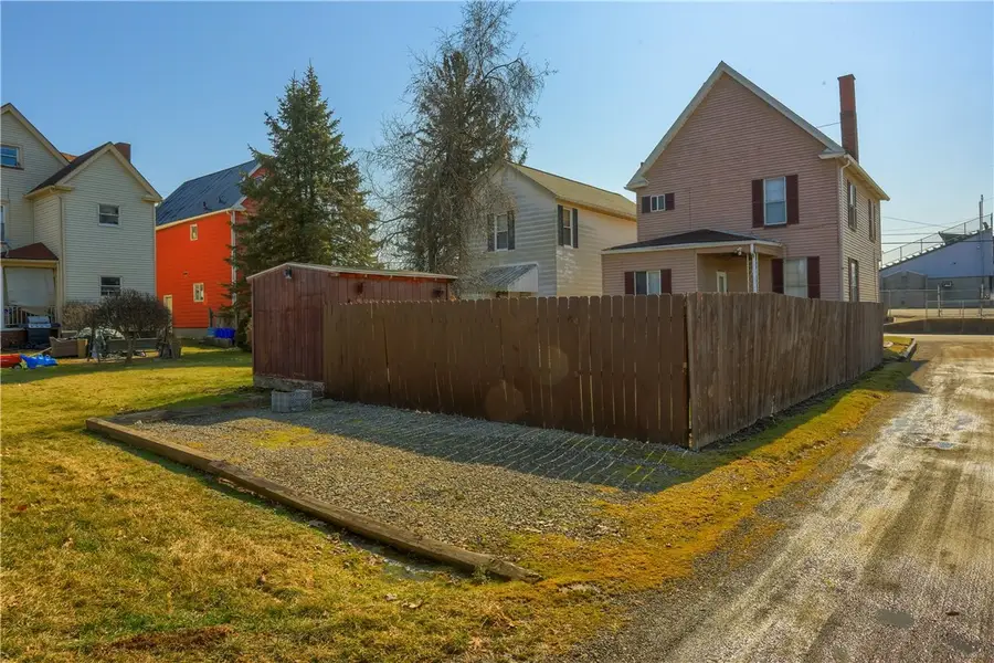 609 E Division St, New Castle, PA 16101 - #2