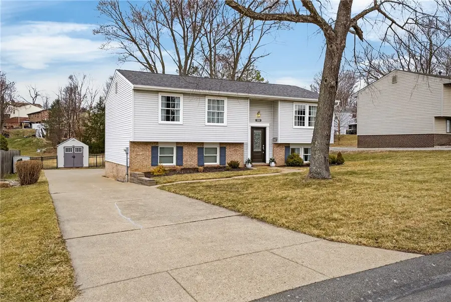 208 Woodhaven Dr, Bridgeville, PA 15017 - #3