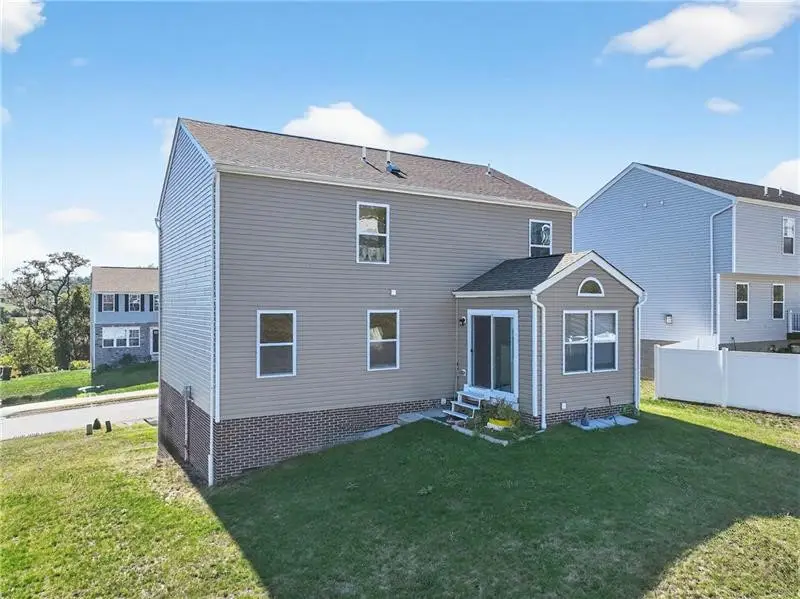 555 Gardenia Dr, Belle Vernon, PA 15012 - #3