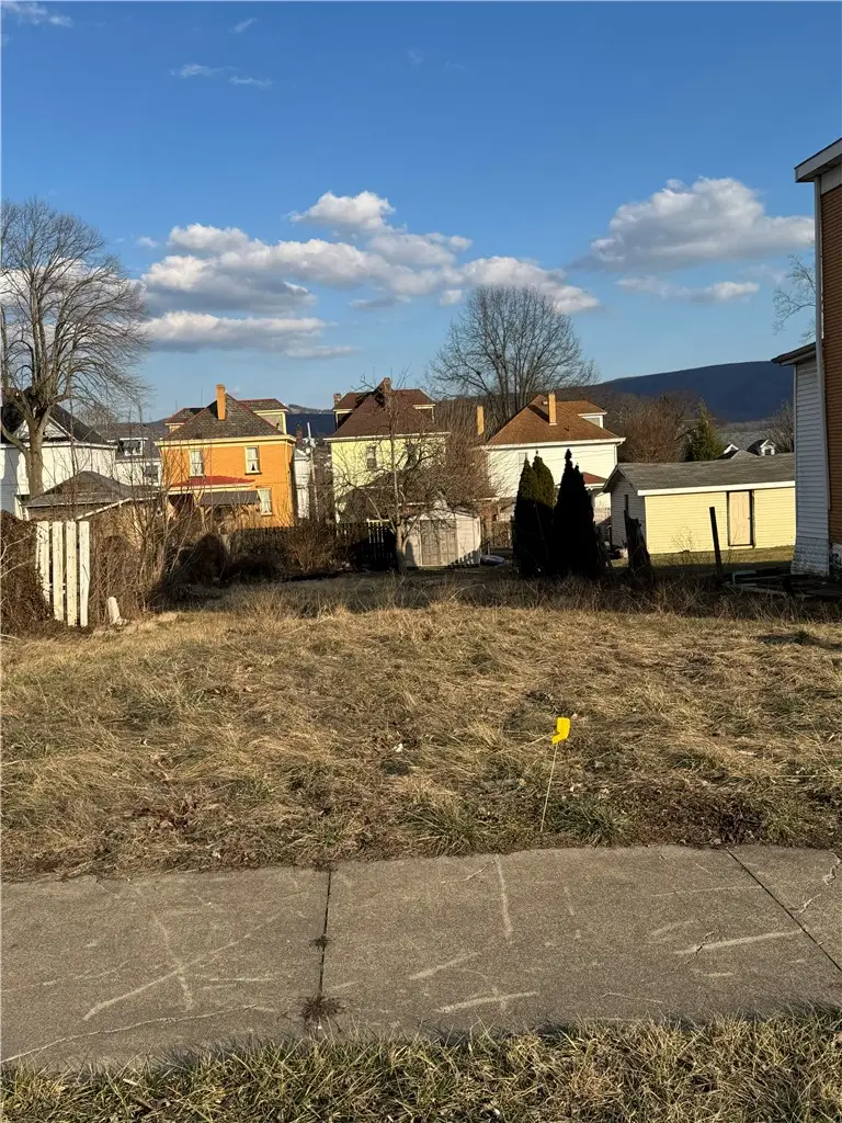 65 Lawn Ave, Uniontown, PA 15401 - #3