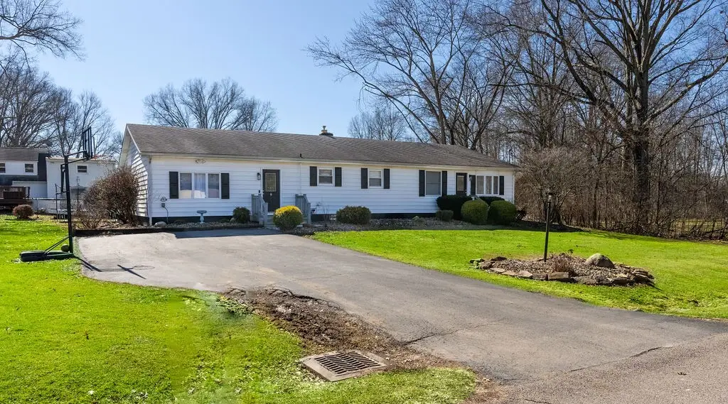 7 Manor Ave, New Castle, PA 16105 - #1