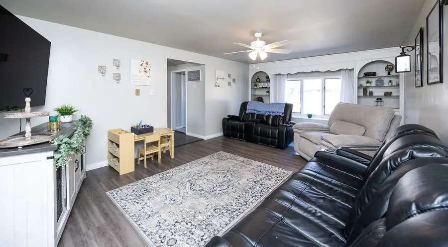 7 Manor Ave, New Castle, PA 16105 - #3