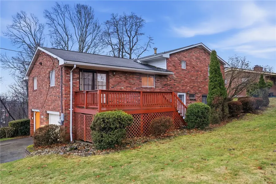 3009 Glengary Dr, Greensburg, PA 15601 - #2