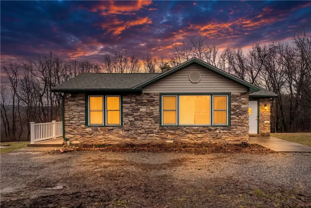 5641 Fairfield Dr, Gibsonia, PA 15044 - #1