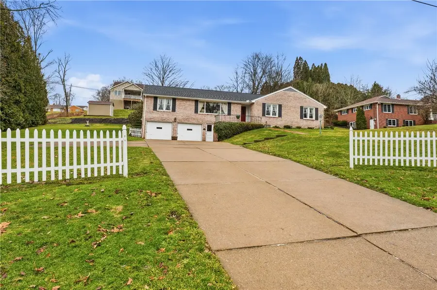 114 Whitehill Dr, New Castle, PA 16105 - #2