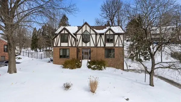 8186 Streamside Dr, Pittsburgh, PA 15237