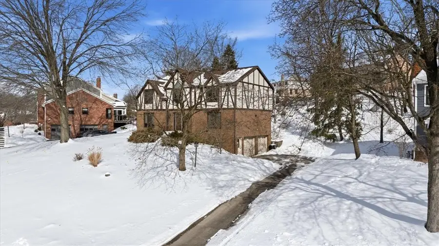 8186 Streamside Dr, Pittsburgh, PA 15237 - #2