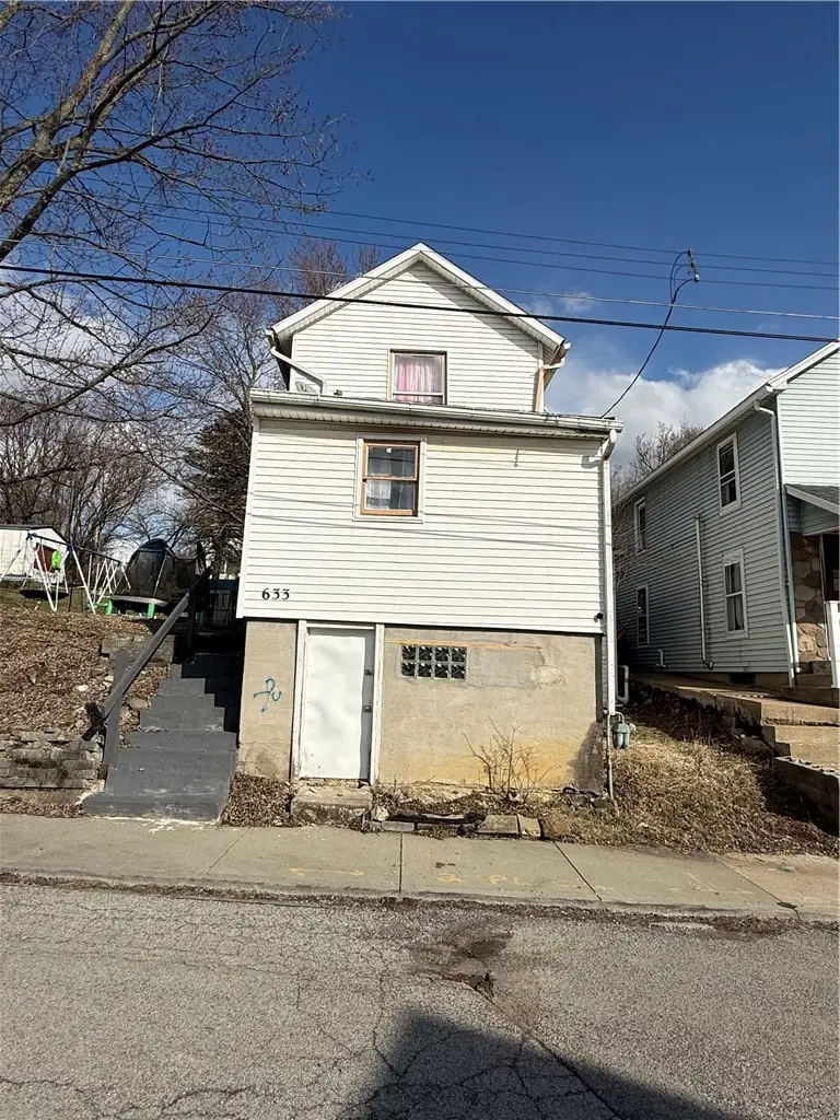 633 Forrest St, New Castle, PA 16101 - #2