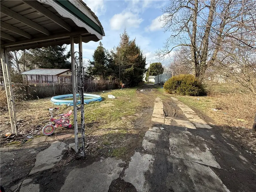 807 Butler Ave, New Castle, PA 16101 - #2