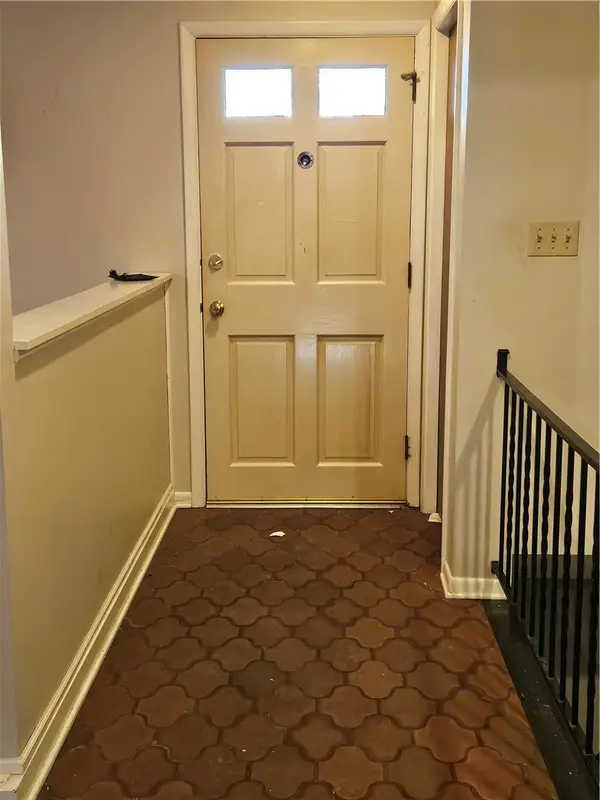 221 Thornberry Drive, Pittsburgh, PA 15235