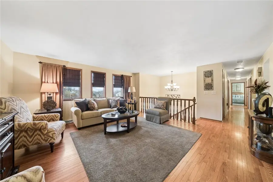 113 Skyview Dr, Jeannette, PA 15644 - #3