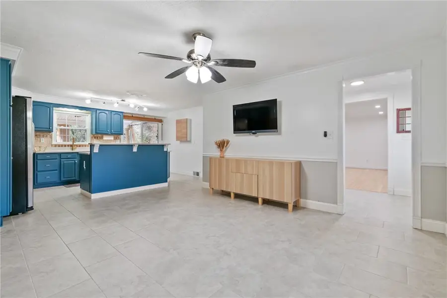 688 Carnival Dr, Pittsburgh, PA 15239 - #3