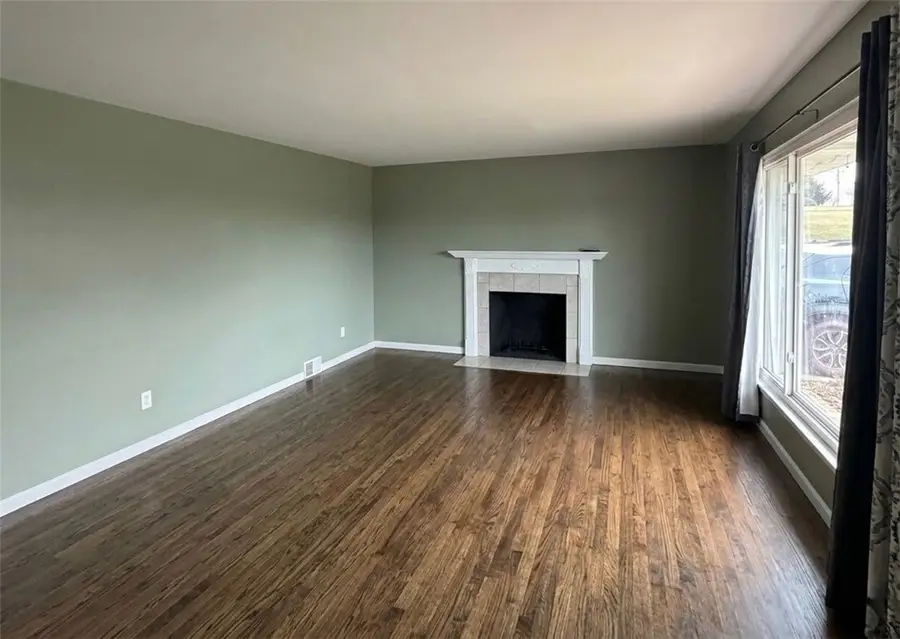 537 Blackhawk Rd, Beaver Falls, PA 15010 - #2