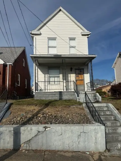 211 S Allen Ave, Donora, PA 15033