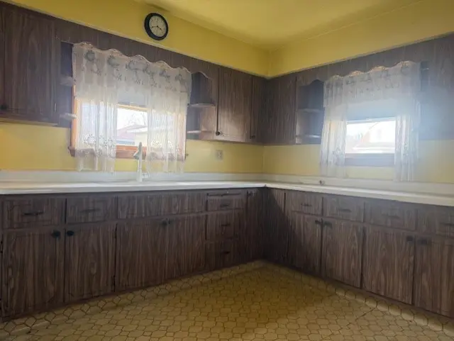 211 S Allen Ave, Donora, PA 15033 - #3