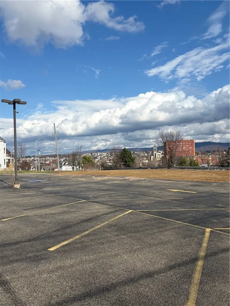 196 W Main St, Uniontown, PA 15401 - #3