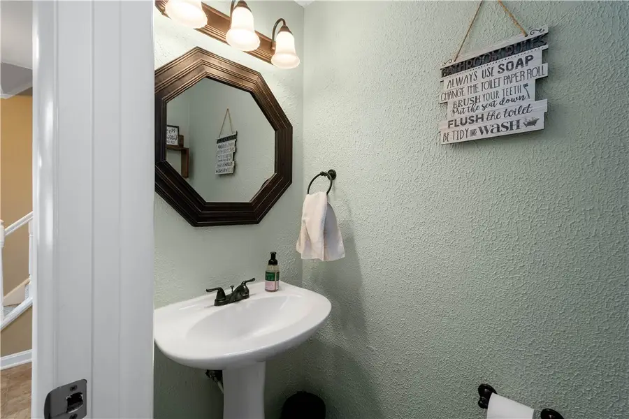 5865 Irishtown Rd, Bethel Park, PA 15102 - #3