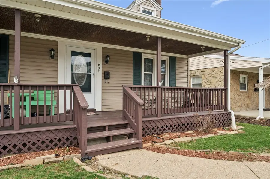 605 W Grant St, Houston, PA 15342 - #3