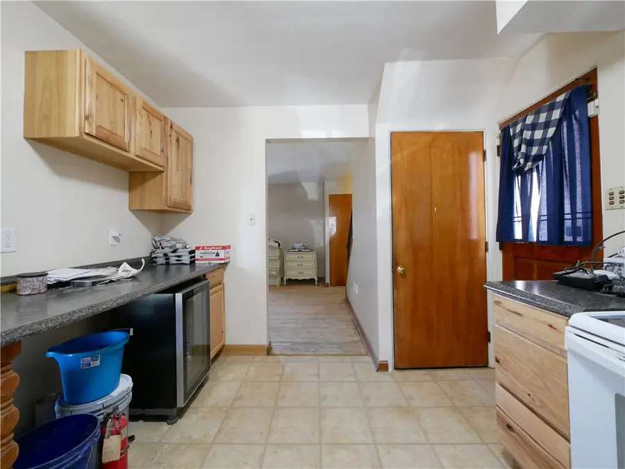 2046 Pioneer Ave, Pittsburgh, PA 15226 - #3
