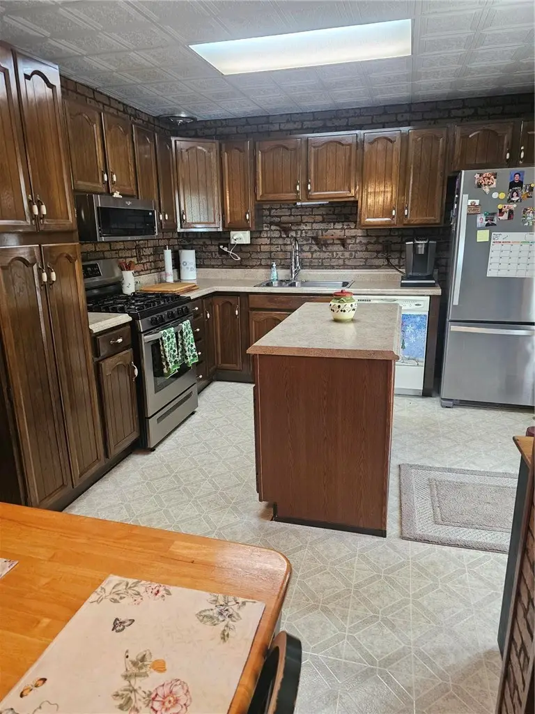 1031 Mckean Ave, Donora, PA 15033 - #3