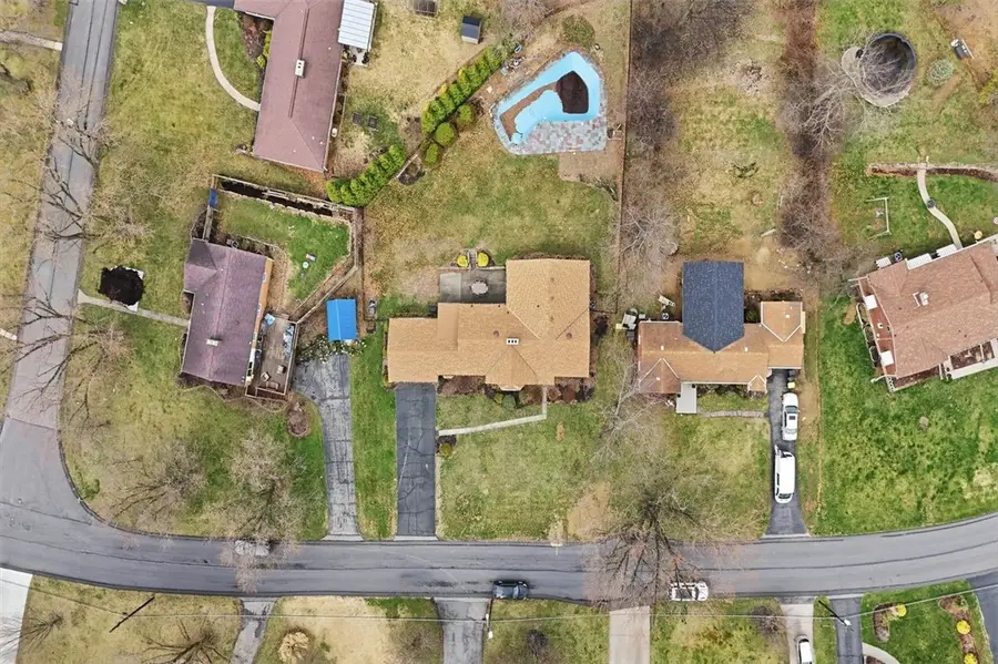 649 Rolling Green Dr, Bethel Park, PA 15102 - #3