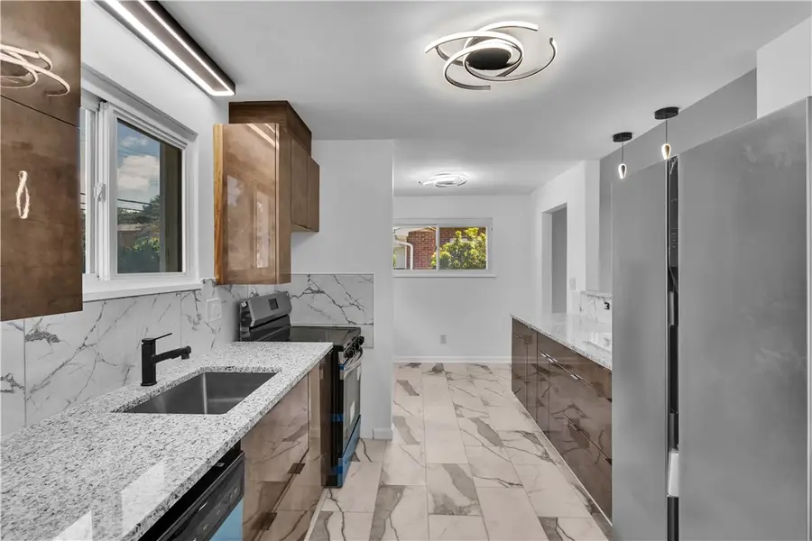 446 Amherst Ave, Carnot Moon, PA 15108 - #2