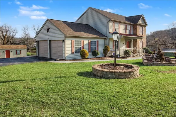 102 Sycamore Ln, Washington, PA 15301