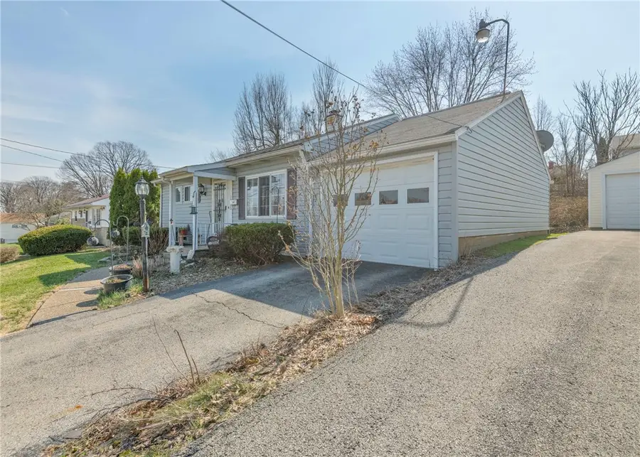 1205 Vermont Ave, Aliquippa, PA 15001 - #2