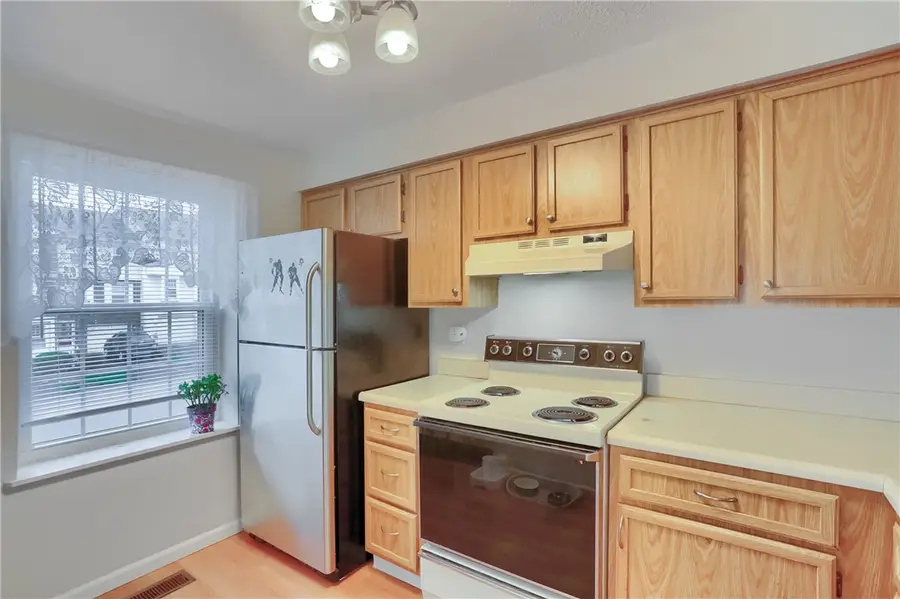 140 Rossmor Ct, Pittsburgh, PA 15229 - #2