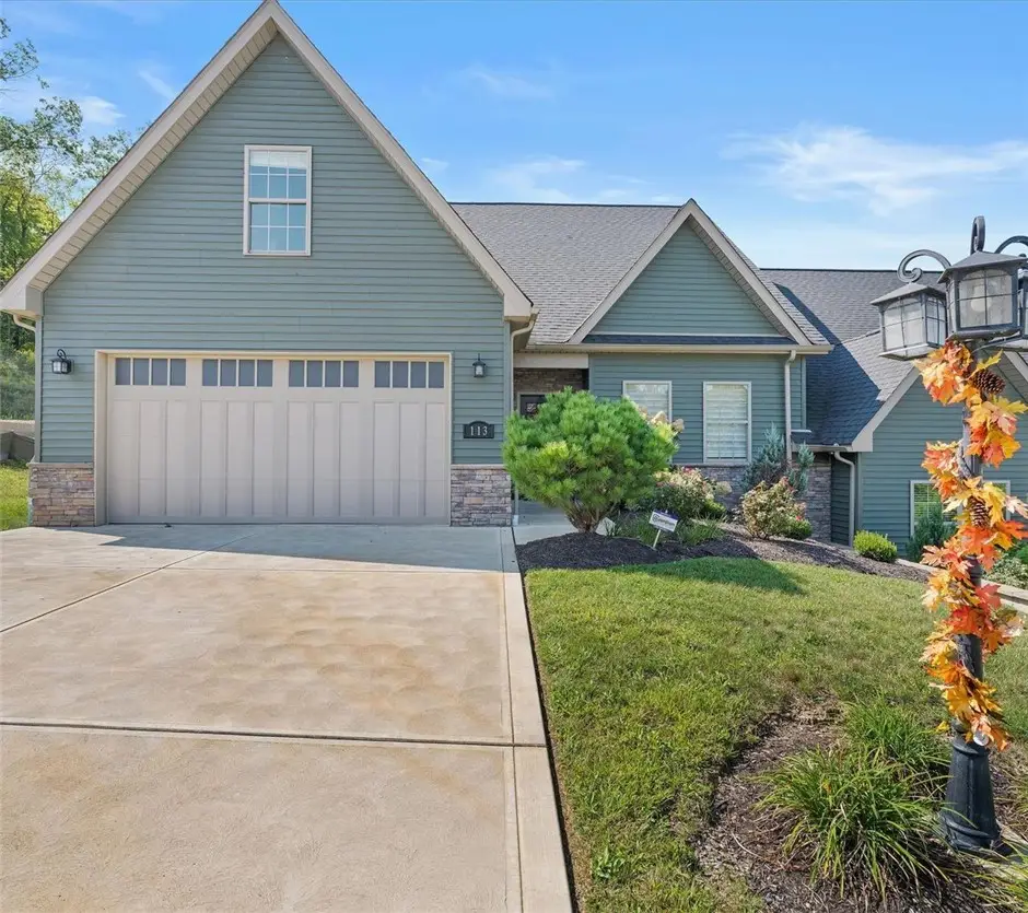 113 Hemingway Ln, Coraopolis, PA 15108 - #1