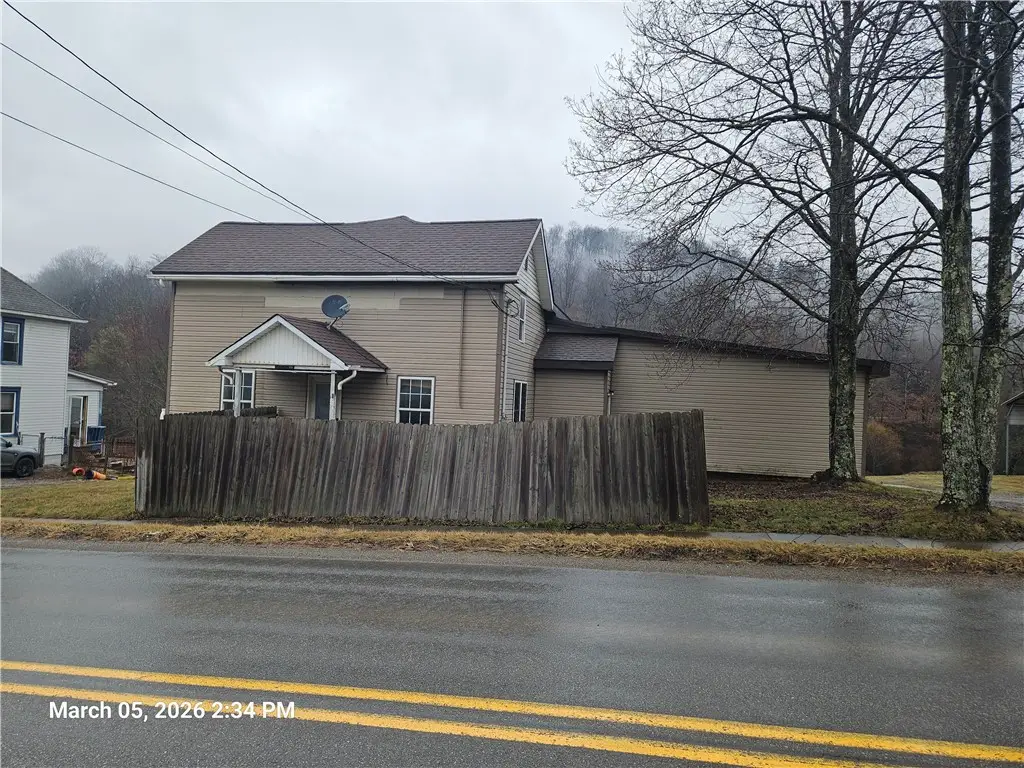 233 Main St, Bruin, PA 16022 - #1