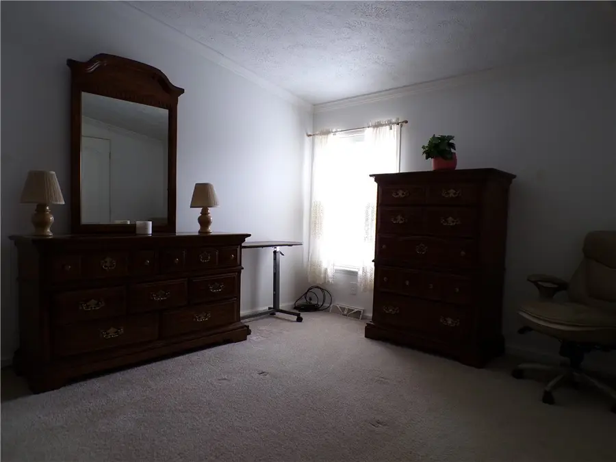 218 Rock Lake Dr, Zelienople, PA 16063 - #2