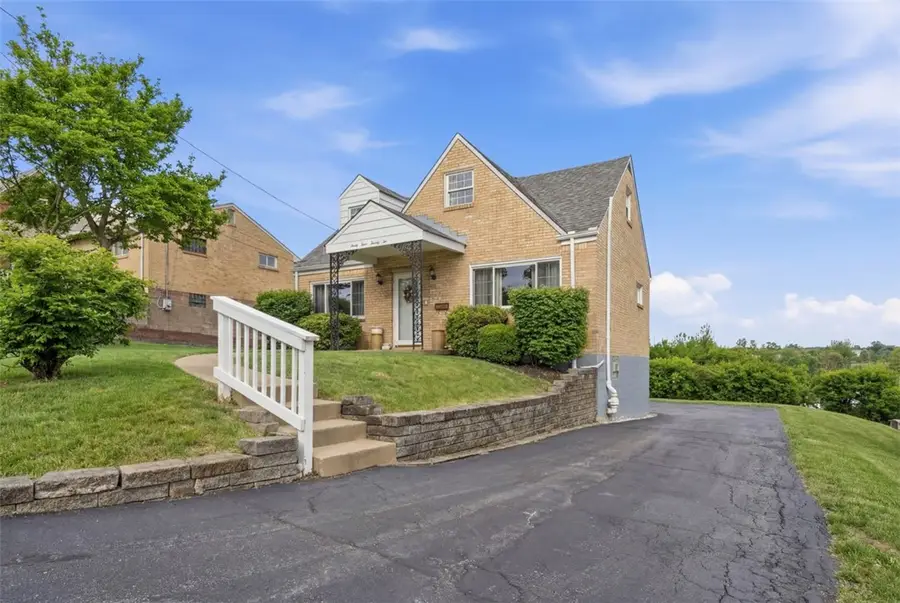3422 Lockridge Road, Castle Shannon, PA 15234 - #2