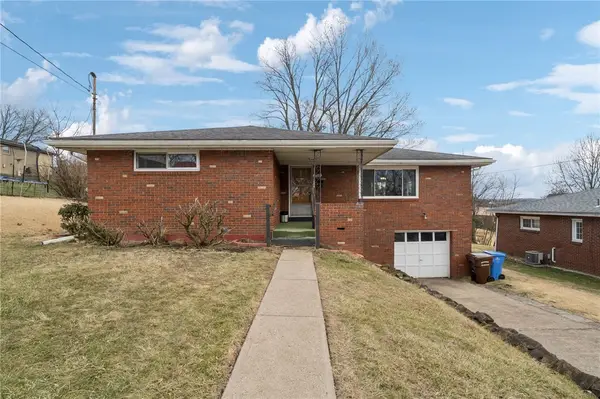 218 Crescent Dr, Lower Burrell, PA 15068