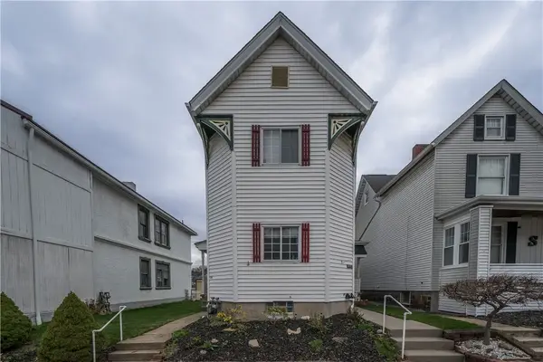 28 Penn Ave, Irwin, PA 15642