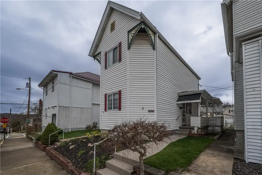 28 Penn Ave, Irwin, PA 15642 - #3