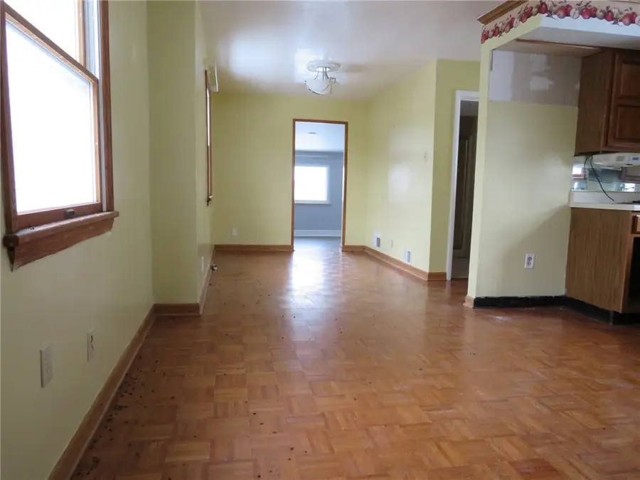 2888 Maple St, Bethel Park, PA 15102 - #3