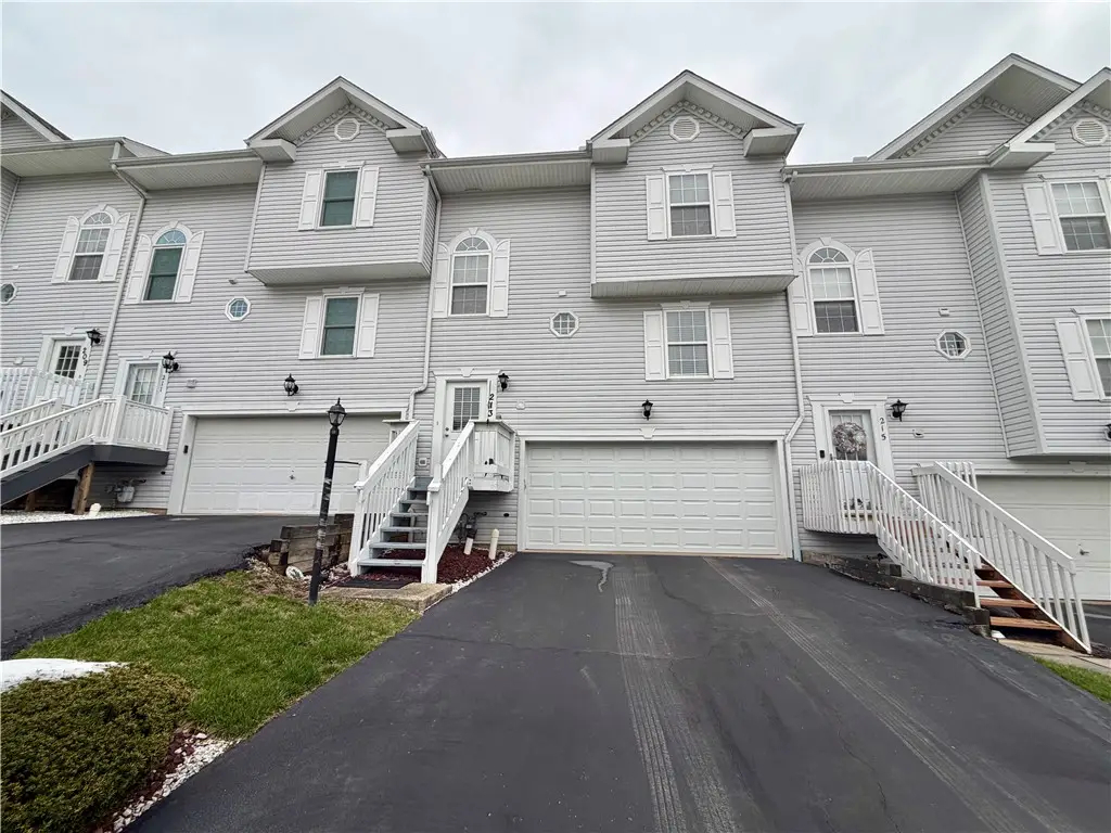 213 Manor View Dr, Manor, PA 15665 - #1
