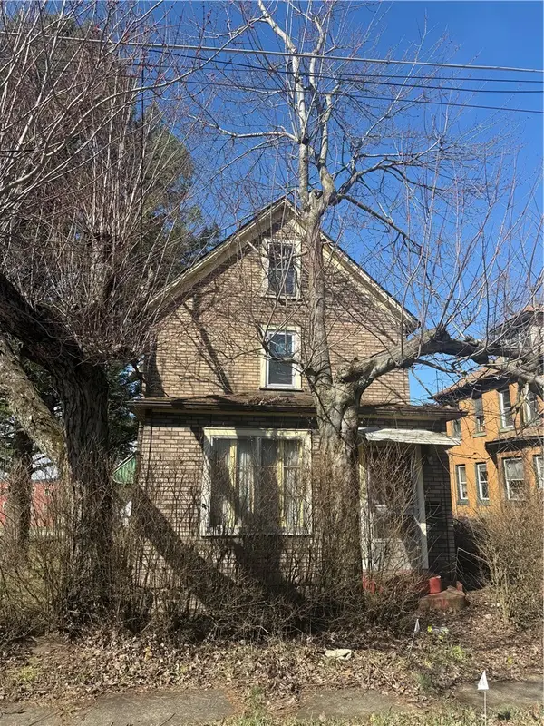 1046 Wallis Ave, Farrell, PA 16121