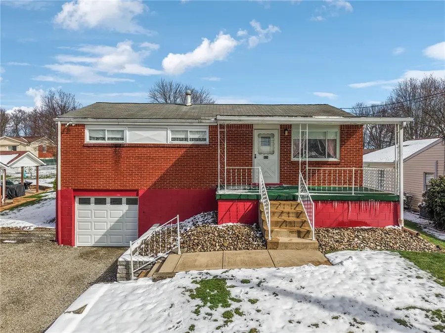 525 New Market Dr, Greensburg, PA 15601 - #2