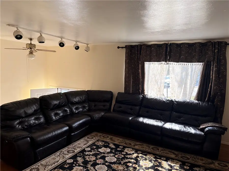 50 Dundalk Dr, Pittsburgh, PA 15235 - #3