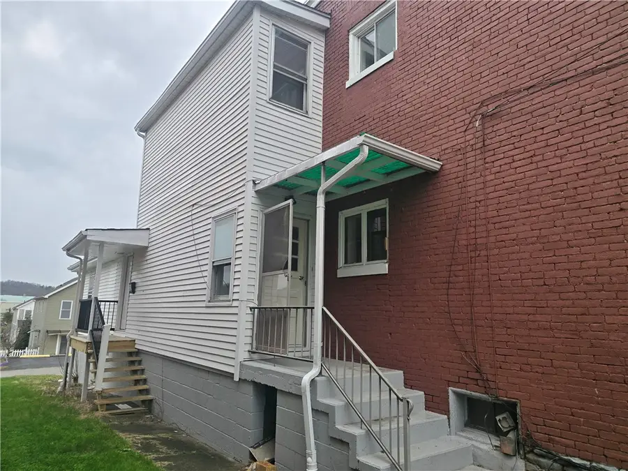 323 S 5th Street, Jeannette, PA 15644 - #3
