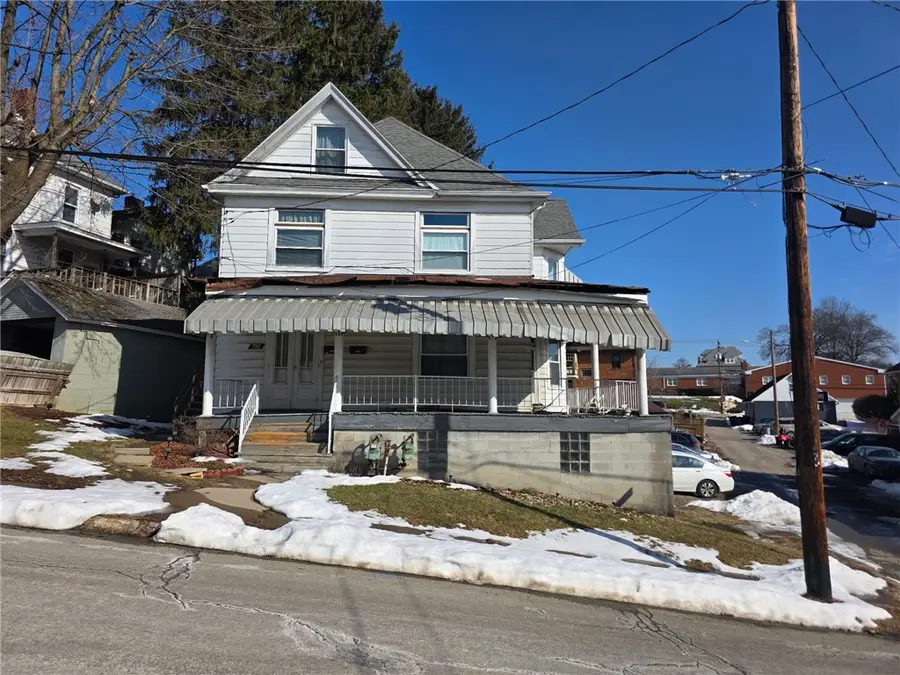 725 Pine St, Irwin, PA 15642 - #2