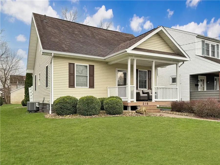 216 E Edgewood Ave, New Castle, PA 16105 - #2