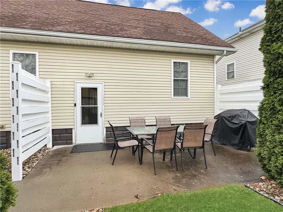 216 E Edgewood Ave, New Castle, PA 16105 - #3